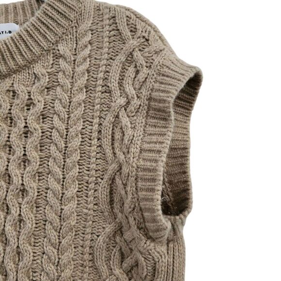 FRAY I.D Sweater Vest Womens Medium Beige Wool Blend Cable Knit Crew Neck - Picture 3 of 9